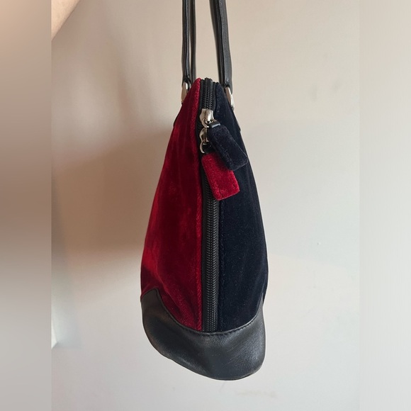 Roberta di Camerino Vintage Black and Red Velvet Shoulder Bag - Picture 8 of 14